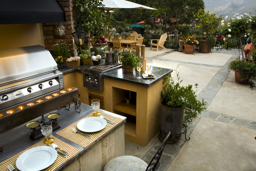 3 Ways to Kick Up Your Summer with Outdoor Grills and Kitchens